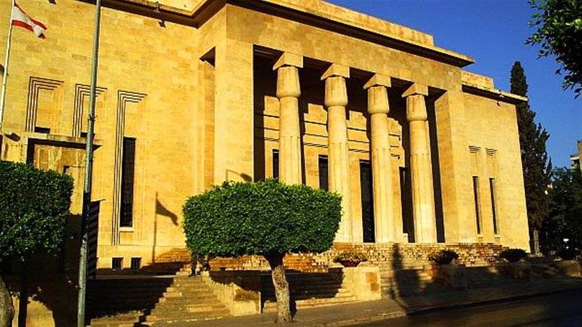 إضاءة المتحف الوطني بألوان العلم اللبناني دعما للمواطنين في العزل المنزلي