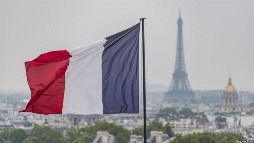 تمديد الإغلاق التام في فرنسا إلى ما بعد 15 نيسان الجاري للحد من انتشار كورونا