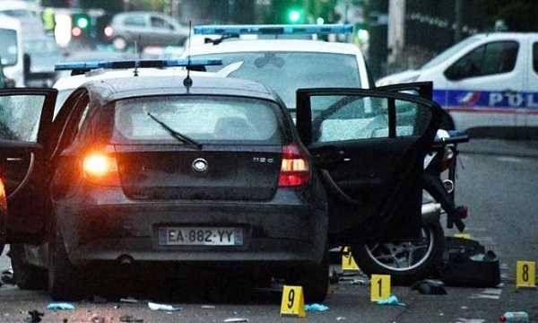 صدم شرطيين في أحد ضواحي باريس