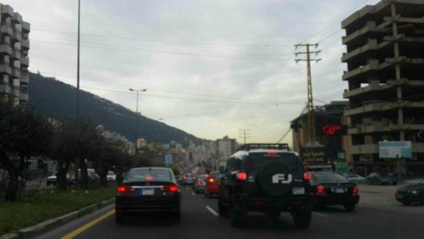 حركة المرور كثيفة على اوتوستراد كازينو لبنان باتجاه جونيه بسبب حادث مروري