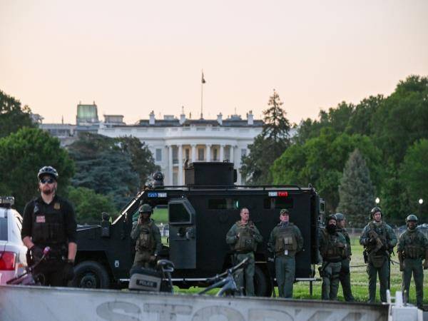 احتجاجات سلمية أمام البيت الأبيض وسط إجراءات أمنية مشددة