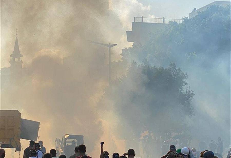 عودة الهدوء إلى شوارع بيروت المنكوبة بعد مواجهات محتدمة بين المتظاهرين والقوى الأمنية