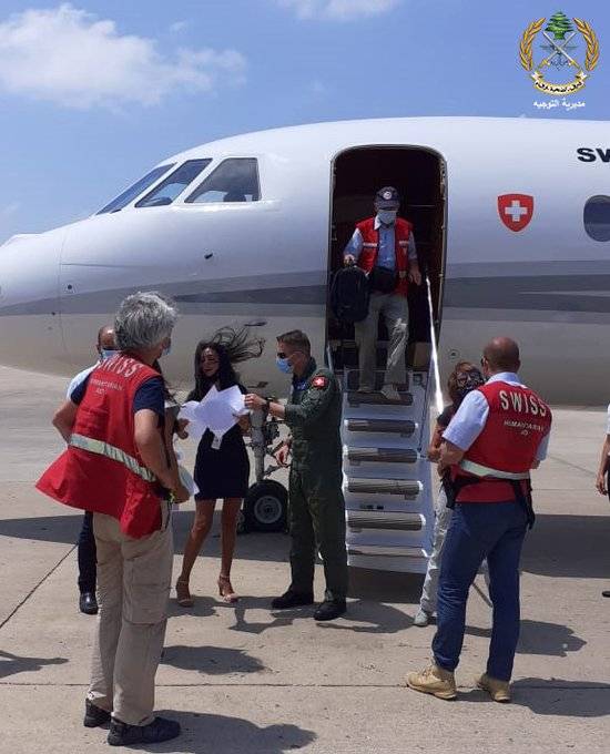 طائرة مساعدات سويسرية في بيروت