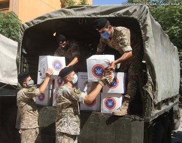 الجيش يواصل توزيع المساعدات للمتضررين جراء انفجار المرفأ