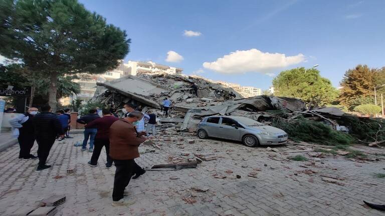زلزالٌ ضخم يضرب تركيا..وخسائر بشرية ومادية