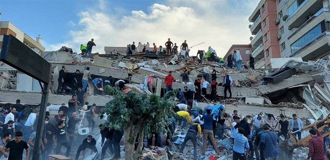 ارتفاع عدد ضحايا زلزال إزمير.. وعمليات البحث والإنقاذ مستمرة