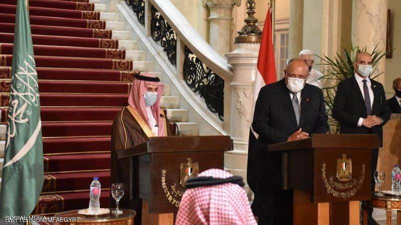 السعودية ومصر تشددان على رفض التدخلات الإقليمية في الشؤون الداخلية للدول العربية