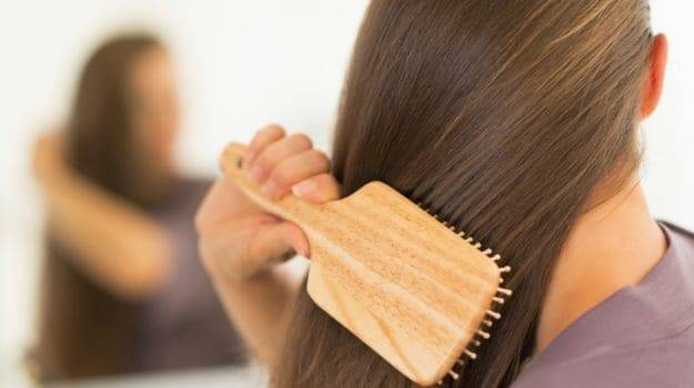 7 أخطاء عليكِ التوقف عنها للحفاظ على شعرك