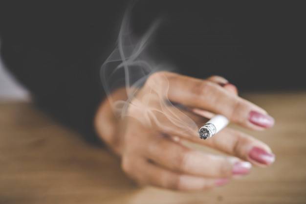 10 آثار كارثية للتدخين على المظهر الخارجي!