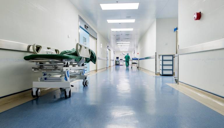 المستشفيات تدق ناقوس الخطر: تقديم الخدمات غير مضمون