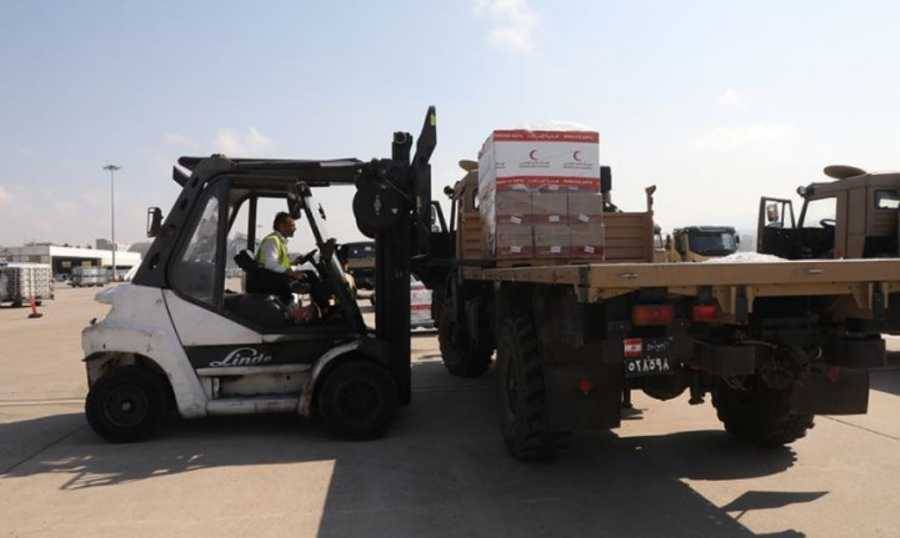 الجيش يستكمل توزيع المساعدات على متضرري انفجار المرفأ ‏