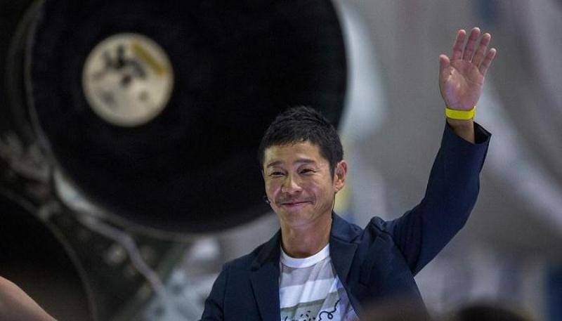 ملياردير ياباني يختار 8 أشخاص لمشاركته برحلة فضائية