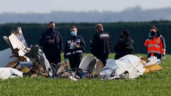 مقتل أربعة أشخاص في تحطم طائرة شرق باريس