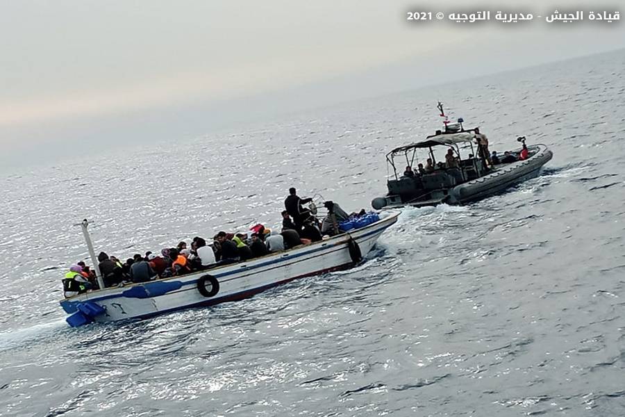 الجيش يحبط تهريب 60 شخصًا بحرًا.. قبالة شاطئ طرابلس