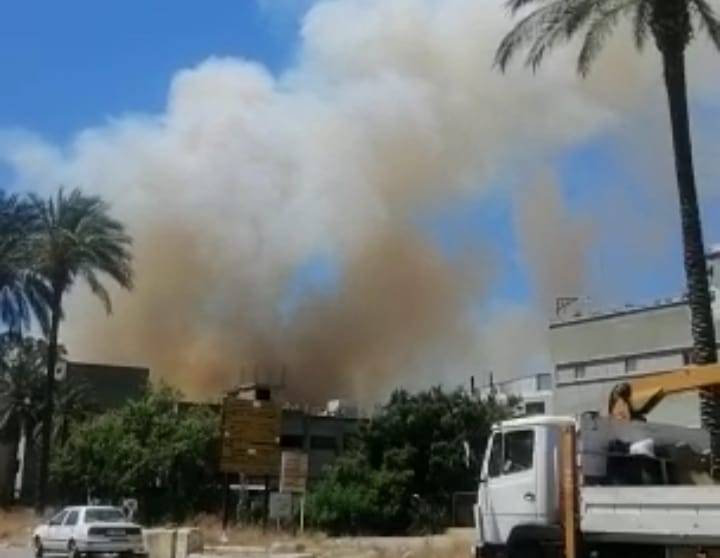 بالصورة..حريق كبير على طريق مرفأ طرابلس