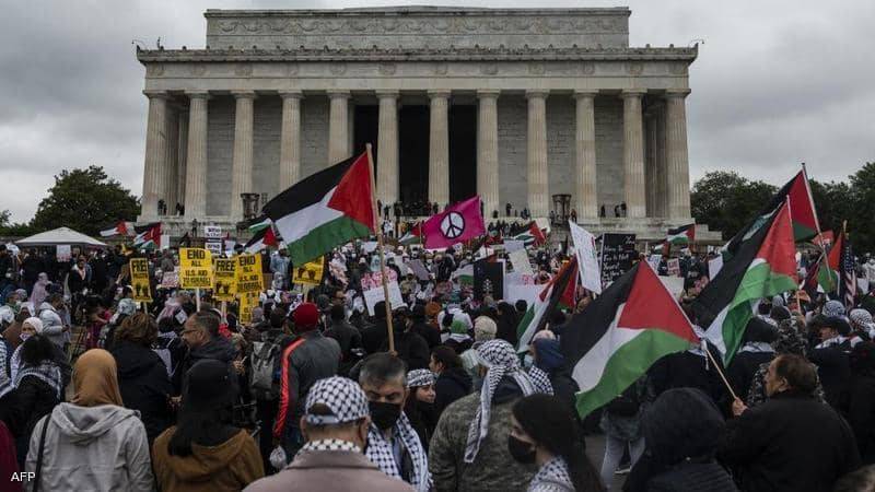 تأييداً للفلسطينيين ..المئات يتظاهرون في واشنطن