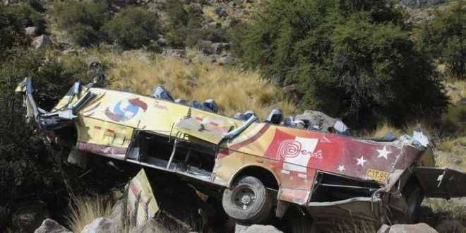 سقوط حافلة بوادٍ في البيرو.. والحصيلة 27 قتيلًا ‏