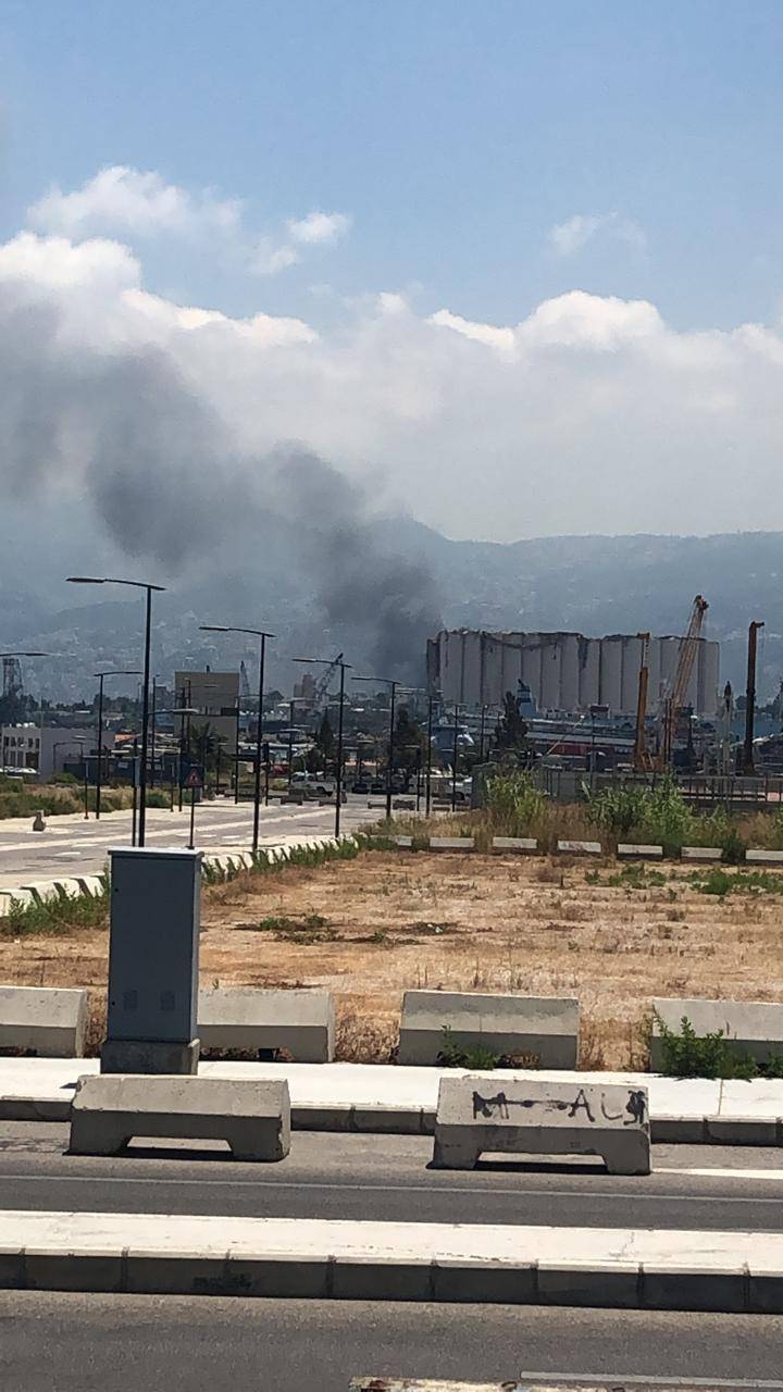 حريق عند مدخل مرفأ بيروت