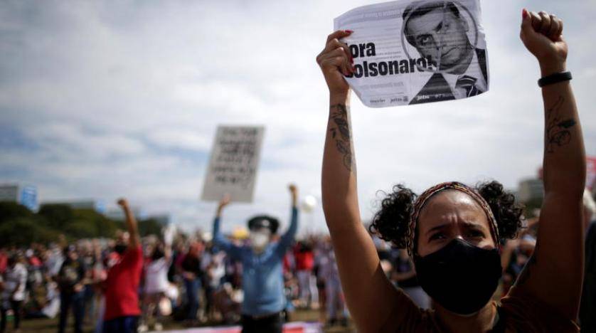 متظاهرون في البرازيل ضد الرئيس.. وبطء توزيع 