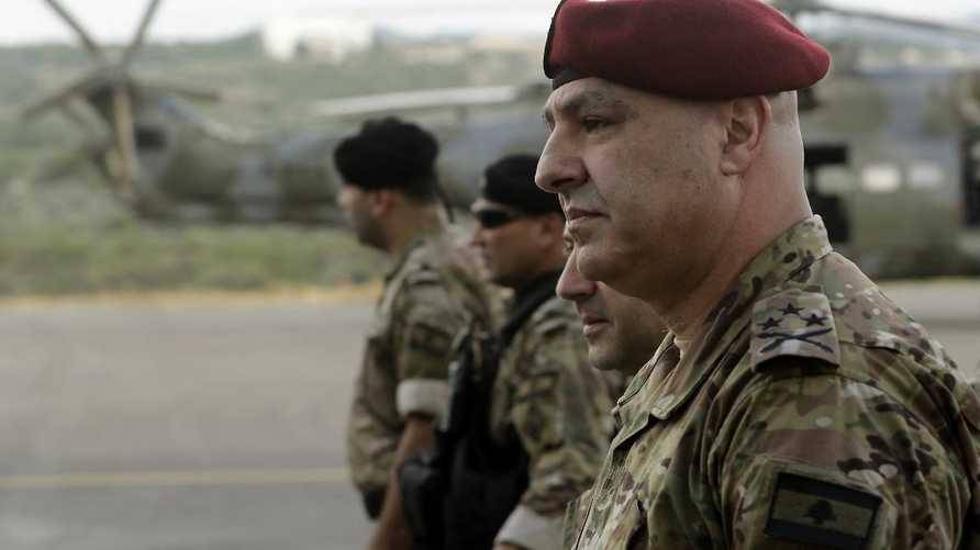 قائد الجيش غادر الى قطر