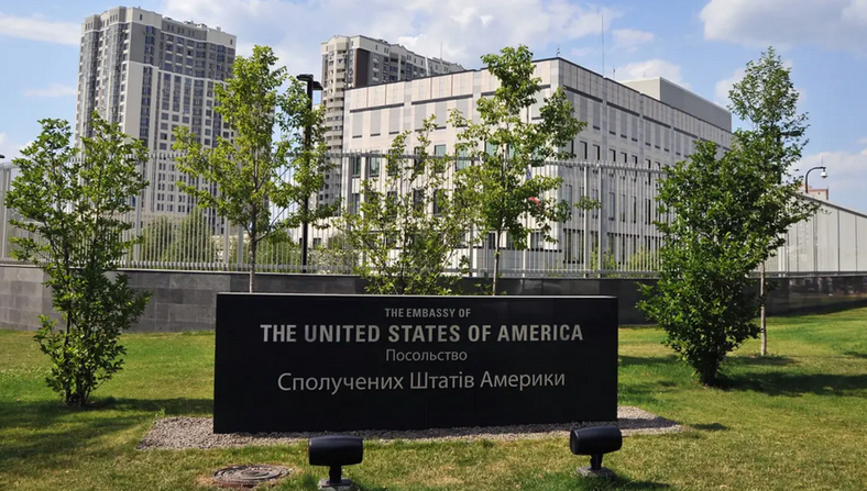 واشنطن تأمر دبلوماسييها بمغادرة أوكرانيا