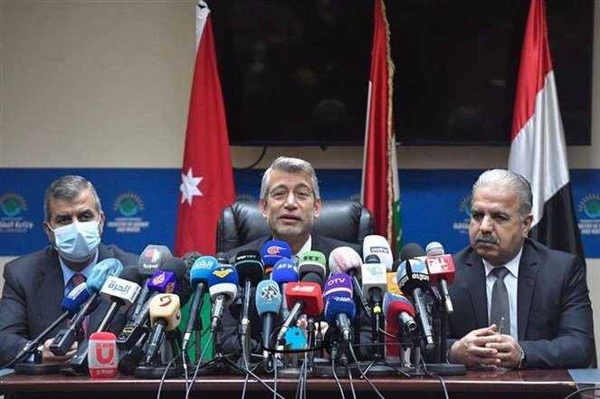 لبنان والأردن يوقعان إتفاق إستجرار الطاقة عبر سوريا