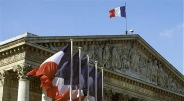 فرنسا: طردنا 6 جواسيس روس يعملون تحت غطاء دبلوماسي