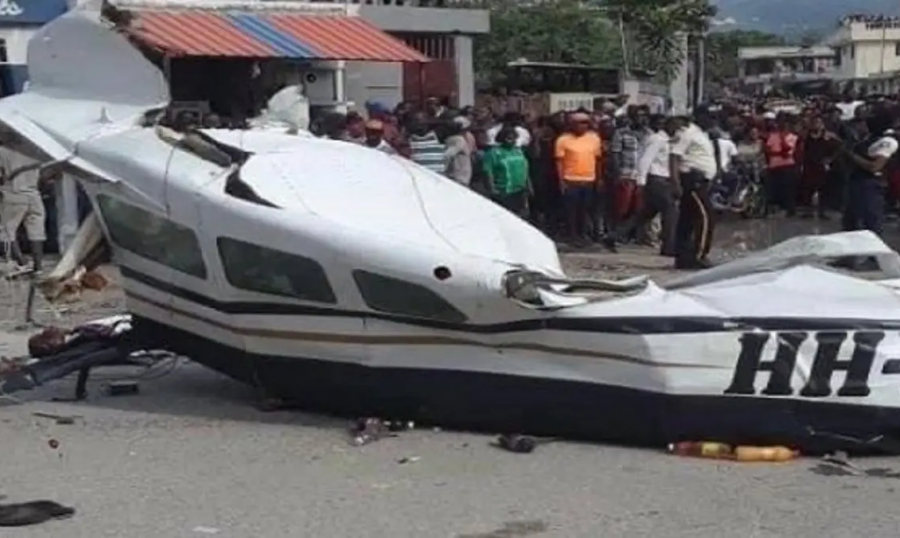 مقتل 6 على الأقل بعد تحطم طائرة في شارع مزدحم في هايتي