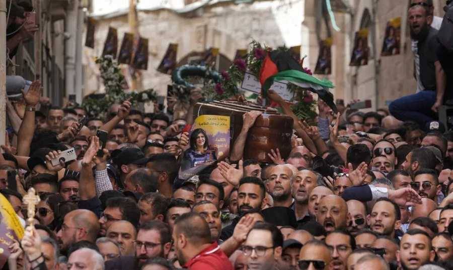 قائد الشرطة الإسرائيلية يأمر بفتح تحقيق في سلوك الشرطة في جنازة شيرين أبو عاقلة