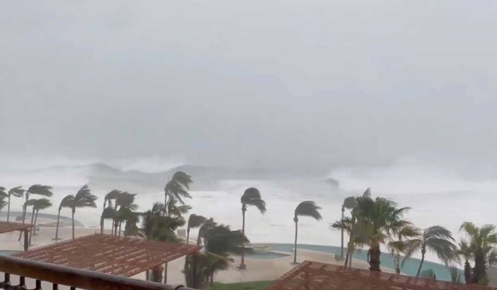 إعصار ضرب جنوب المكسيك مصحوبا بأمطار غزيرة
