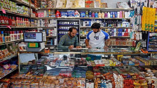 الاسعار ترتفع.. الإيرانيون يئنون والتضخم يتسارع