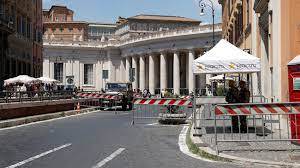 سيارة تقتحم طوق الفاتيكان الأمني… وإطلاق نار!