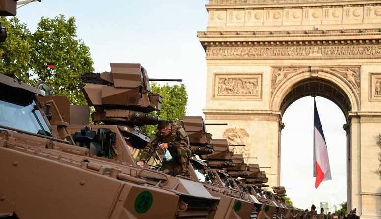 فرنسا: عرض عسكريّ في العيد الوطنيّ وسط أجواء حرب على أبواب أوروبا