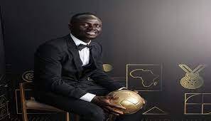 ماني يتوّج بجائزة أفضل لاعب إفريقي متفوقاً على صلاح وميندي