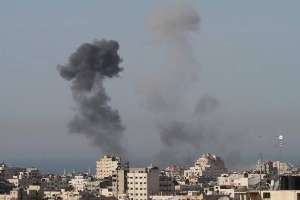 إسرائيل تستهدف خلية للجهاد في غزة.. واستشهاد فلسطيني بخان يونس