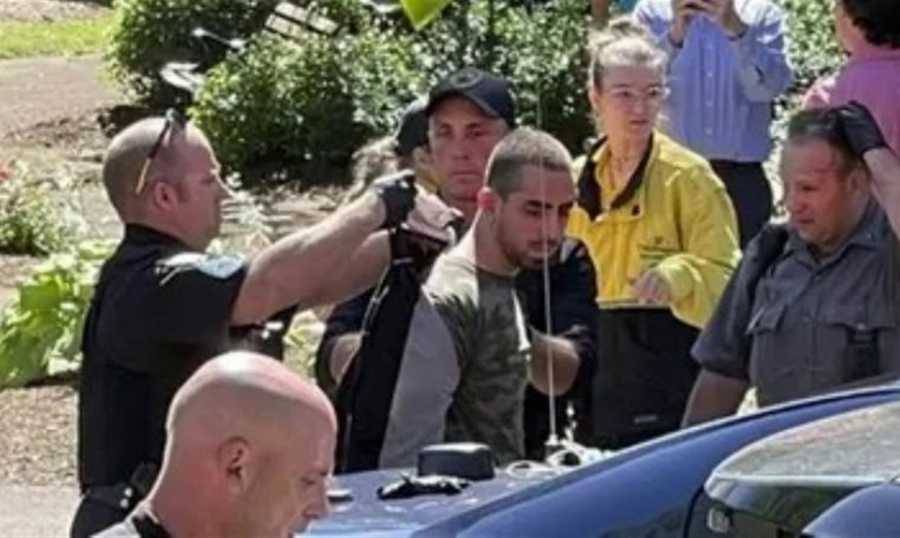 شرطة نيويورك: لبناني طعن سلمان رشدي ووضعه ليس جيداً!