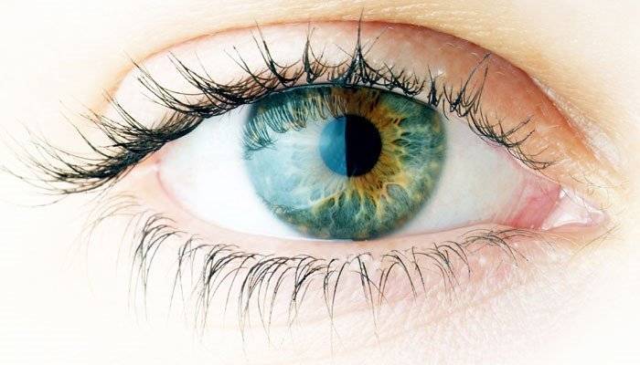 بيان تحذيري بشأن عمليات تغيير لون العيون بالليزر