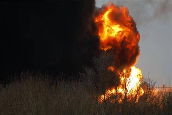 اشتعال النيران في مستودع للنفط في بيلغورود الروسية بعد هجوم أوكراني