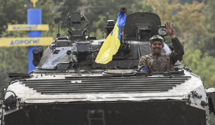 أوكرانيا تعلن أن قواتها بدأت دخول خيرسون بعد الانسحاب الروسي