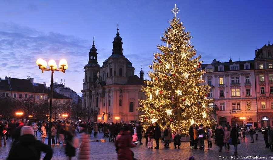 مجهول يُهدّد بتحطيم مصابيح عيد الميلاد في هذا البلد