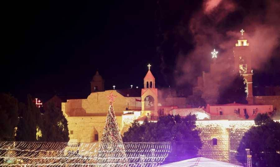 إضاءة شجرة الميلاد في ساحة كنيسة المهد