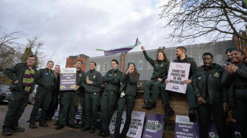 بريطانيا: إضراب آلاف العاملين في خدمة الإسعاف للمطالبة برفع الأجور