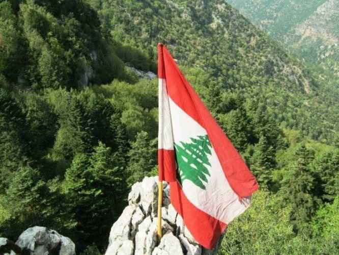 بالصورة: علم لبنان على قمة كليمنجارو للمرة الثانية