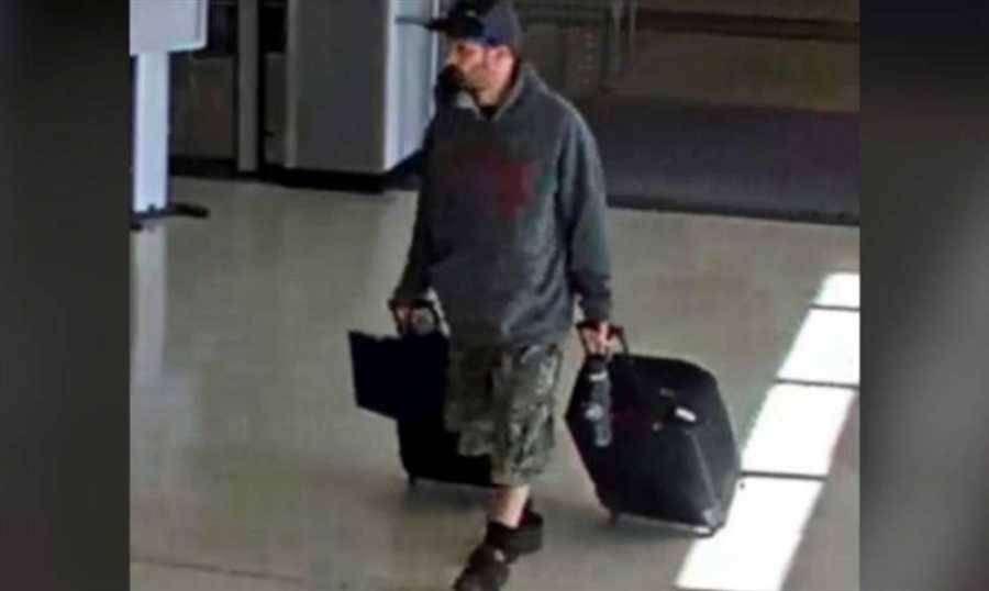 توقيف رجل في مطار أميركي خبأ عبوة ناسفة في حقيبته