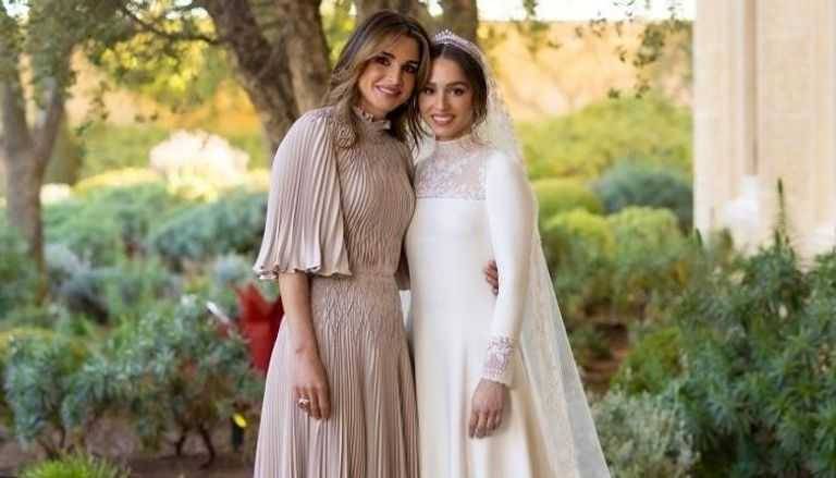 على صوت إليسا.. الملكة رانيا تنشر فيديو مؤثرا من حفل زفاف الأميرة إيمان