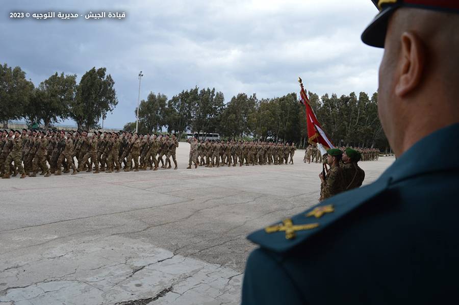 الجيش: حفل تقديم جنود متمرنين ومجندين ممدّدة خدماتهم إلى العلم