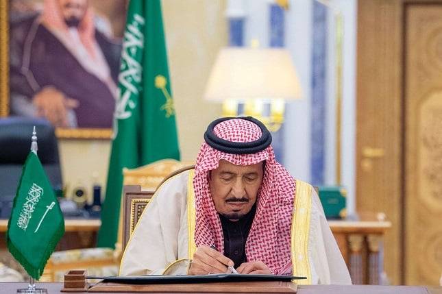 الرئيس الإيراني يقبل دعوة العاهل السعودي لزيارة الرياض