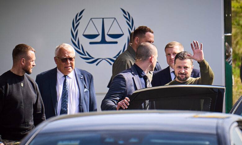 زيلينسكي يزور المحكمة الجنائية الدولية في لاهاي