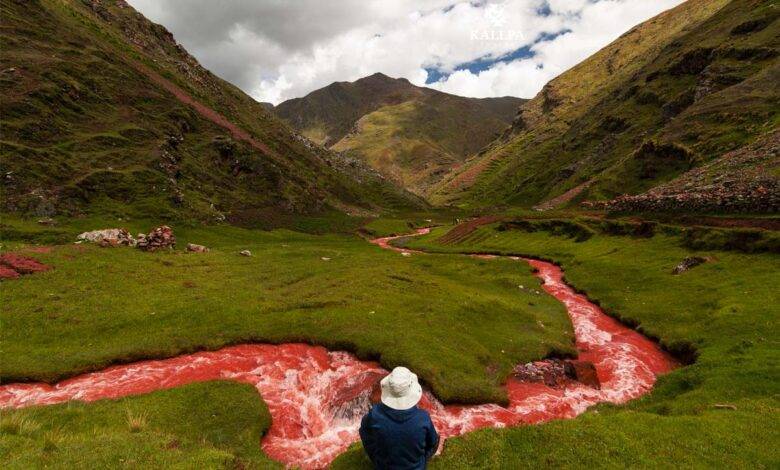 النهر الأحمر في كوسكو.. ظاهرة طبيعية نادرة لن تصدق وجودها
