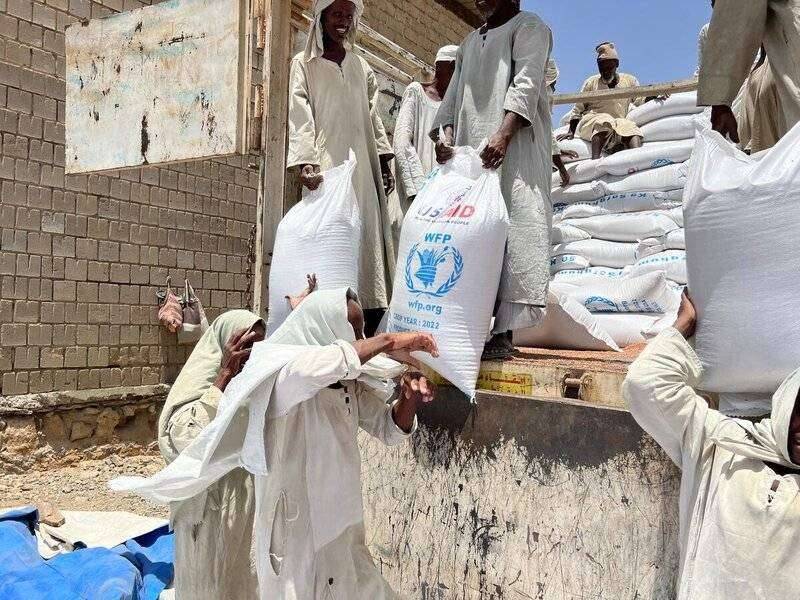 برنامج الأغذية العالمي: نهب 17 ألف طن من مساعدات السودان